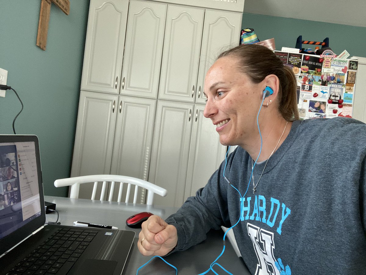 PEwithMissBrown's tweet photo. Zooming with Mrs. Garbarz’s class! Loved hearing how all the kids are getting outside and playing with family members. Keep up the good work! 💪 @MrsGarbarz https://t.co/q59K7jr3bD