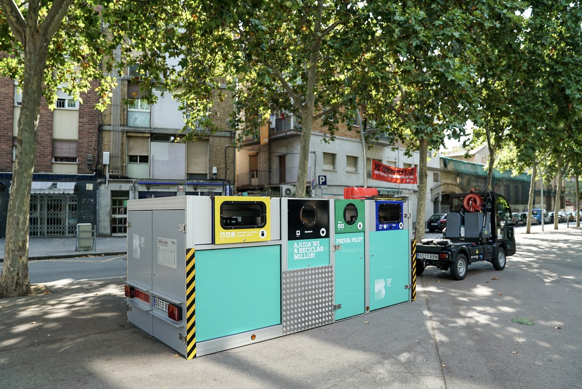 BCN_EspaiPublic's tweet photo. ♻️ Les plataformes mòbils de contenidors de recollida selectiva al barri del #BonPastor segueixen funcionant! 

Recorda l'horari:
☀️ Matí, de 6.00 a 11.00 h 
🌙 Tarda/nit, de 18.00 a 23.00 h https://t.co/MIjifKRgJd