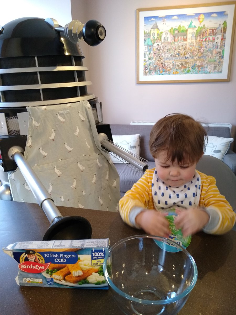Rory and our house Dalek, Colin, are preparing for tonight's tweetalong. I'd like to watch it with my son, but the Dalek wants exclusive access. Once Rory gets the lid off that pot, we'll find out who gets custard-y.  #FishCustard  #DoctorWhoLockdown  @almurray  @DrMatthewSweet