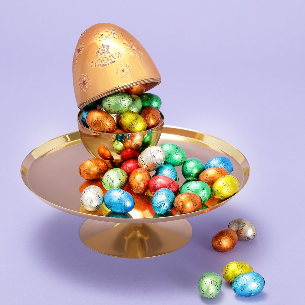 Gift them the unexpected this Easter with the limited edition Godiva Golden Egg, bursting with bitesize chocolate POPs in 10 delicious flavours.  Who would you treat? Available online and delivered safely to their door. 💛
#Easter #Godiva #Chocolate #WonderAwaits
