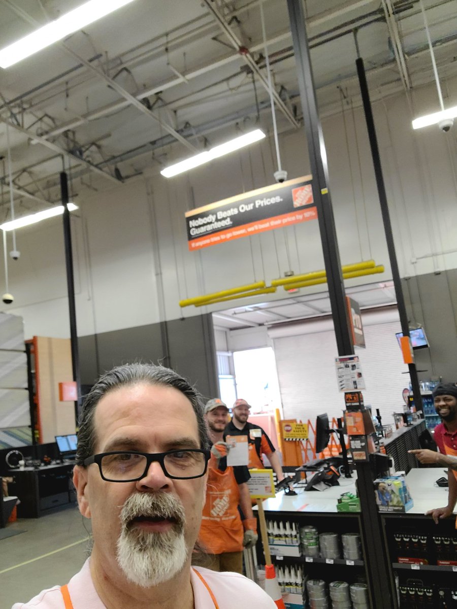 SSouthernthd's tweet photo. Recognizing new Pro loader Ryan. In these crazy time, he was a one man wrecking crew on loading and keeping the lot clean. Outstanding job, young man. #D130Driven @AndrewJensen66 @Armando_G_472 @jacki_mccord @kgrantHD472 @MarkKaufmann8 https://t.co/rK9okz113s