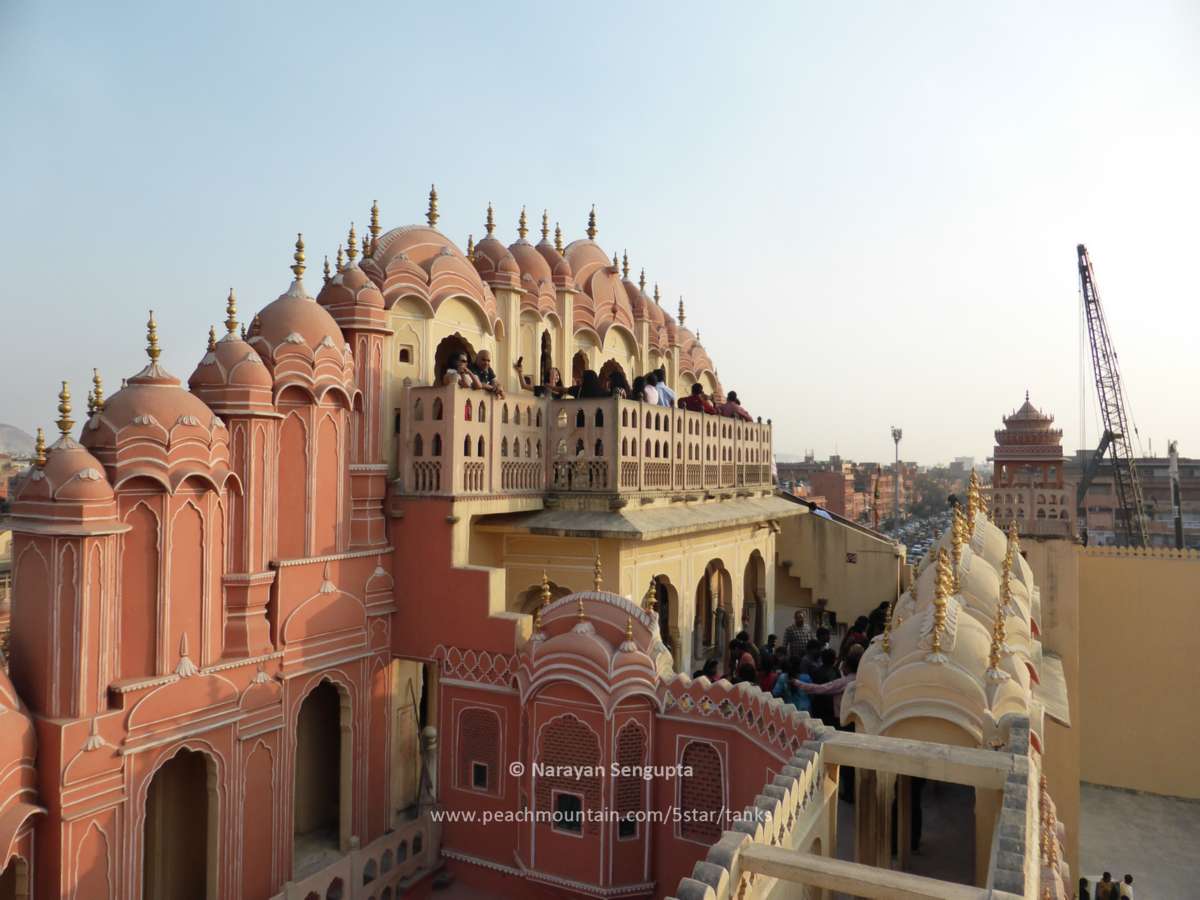 USAS_WW1's tweet photo. #BB25 #luxury #travel #FridayVibes #FlashbackFridayz: Jaipur, India has palaces, fortresses, temples, mountains, elephants, great food, great people and great shopping. What more could you want? Let me show you around a bit in this thread. 1/ https://t.co/iYUhA81rE5