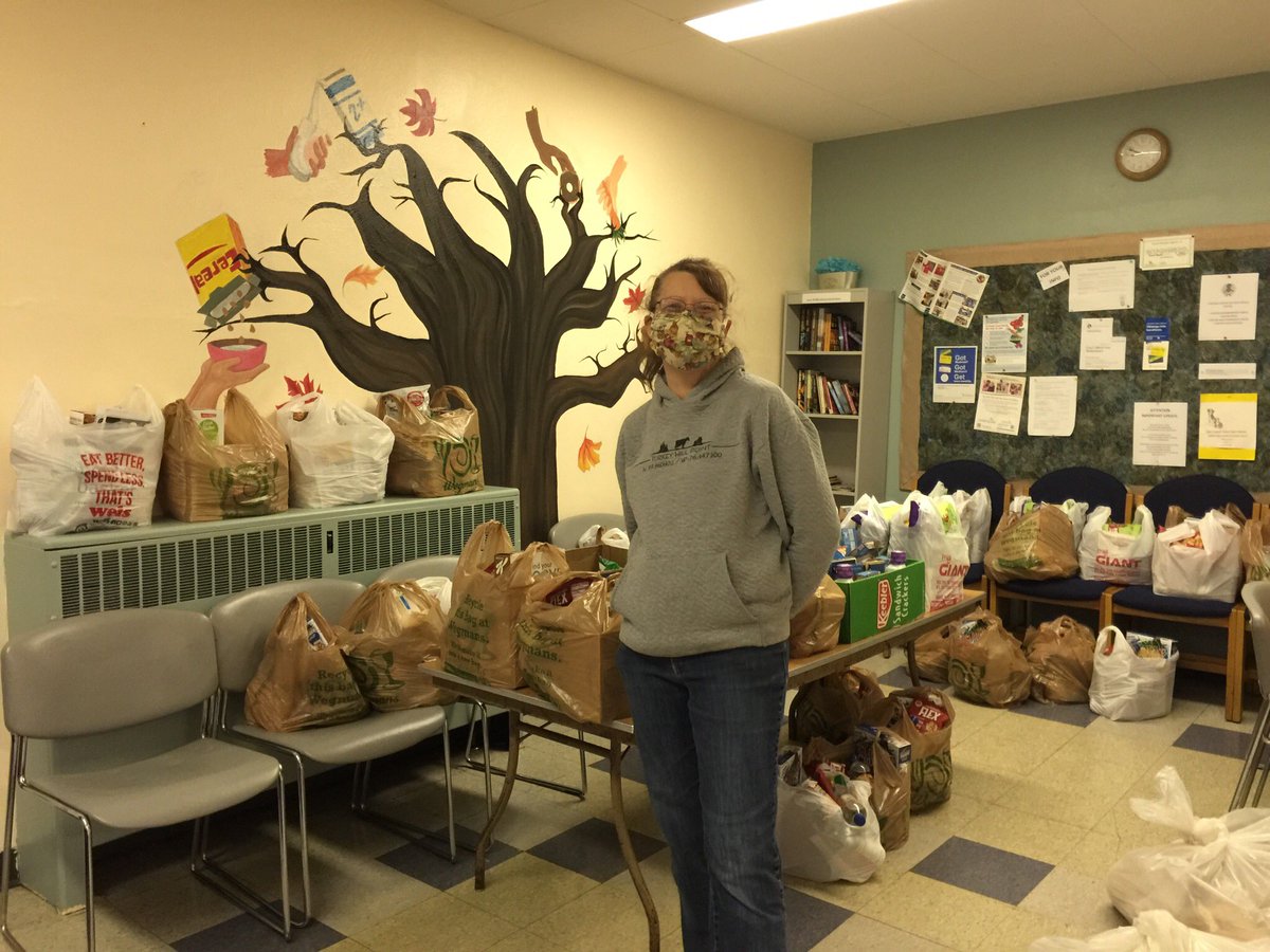 ProJeCtEaston's tweet photo. Our #foodpantry’s delivery methods have changed, but we are still providing food. #meetingbasicneeds #foodinsecurity Monetary support is greatly appreciated as we expect food insecurity in our community to grow. #gratefuleveryday #makeadifference #helpthehelpers #EastonPA https://t.co/rGAPkEkziA