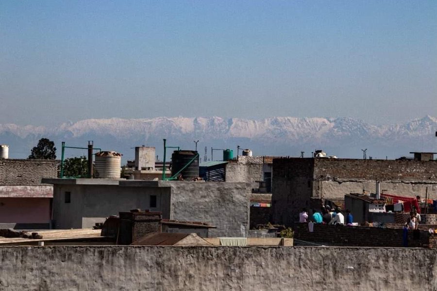 What nature really is and how we screwed it up. 

This is Dhauladhar mountain range of Himachal, visible after 30 yrs, from Jalandhar (Punjab) after pollution drops to its lowest level. This is approx. 200 km away straight. 

#Lockdown21 #MotherNature #Global healing.