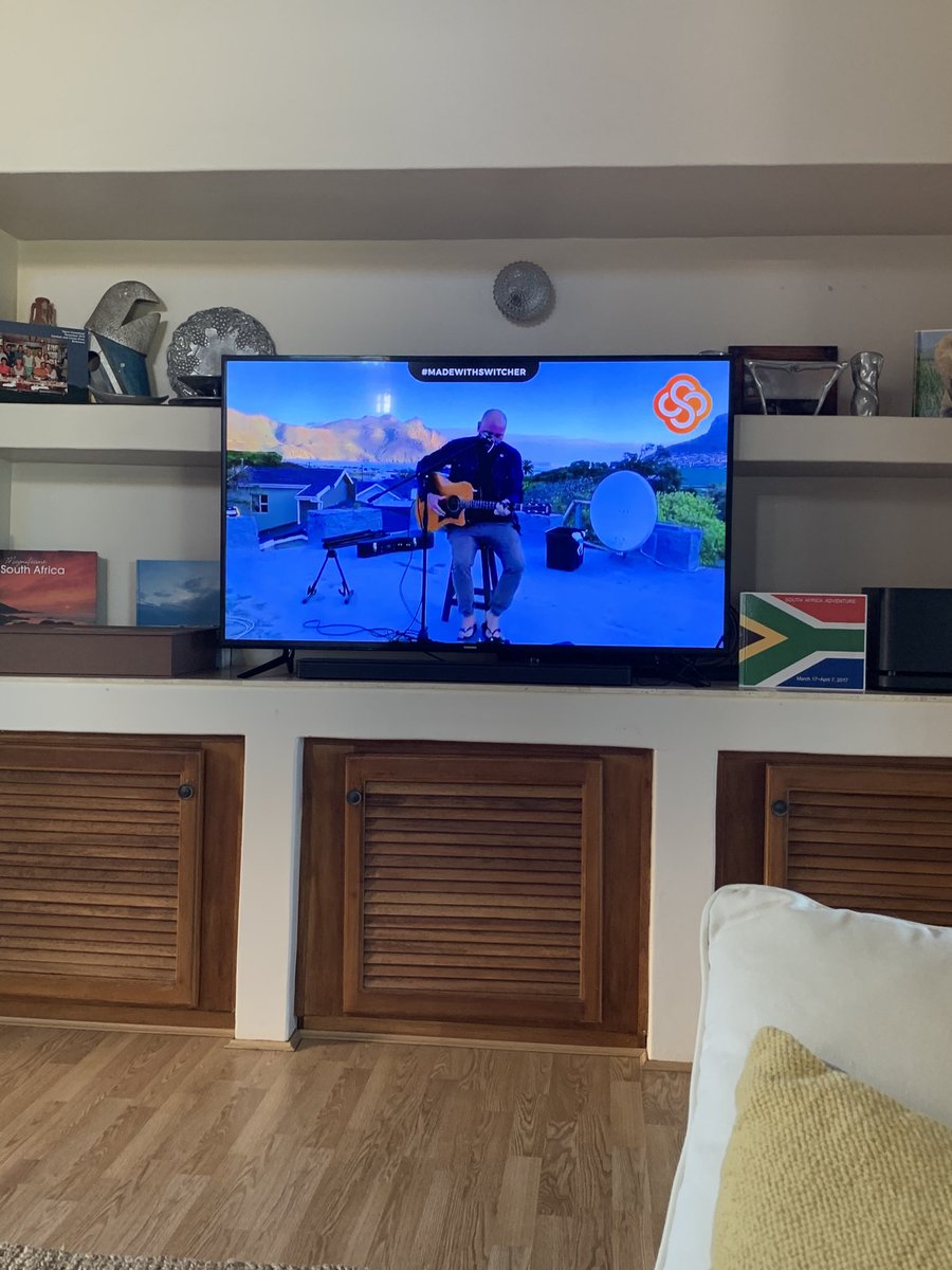 ClauseJeff's tweet photo. @ardmatthews live on his roof. Go to his website and book/donate (shared) on Quicket. Beeeeeeeautiful. #samusic #bestinSA #peace #tolerance https://t.co/LQKKmn105s