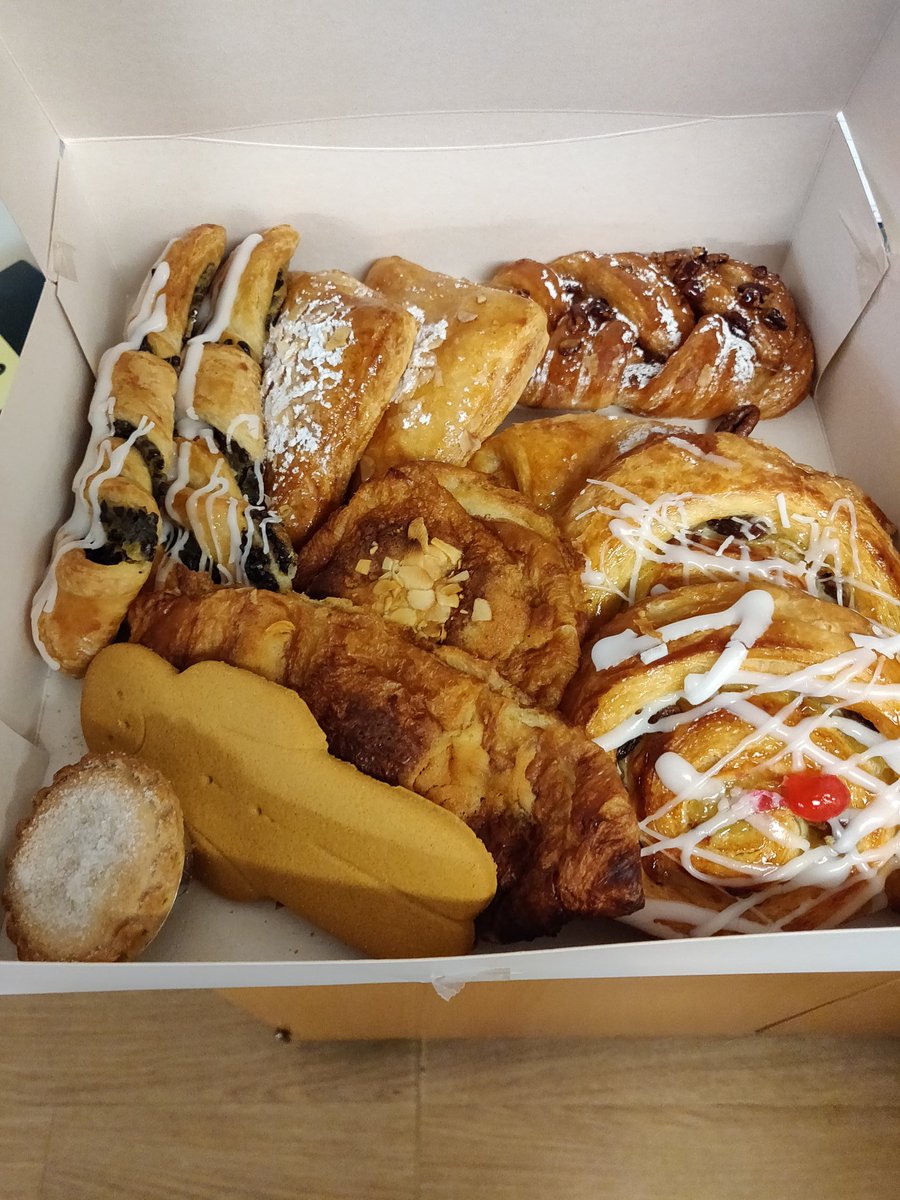 <a href="/PlemontJsy/">Rozel Ward jersey</a> you beauties. Thank you so much. Random act of kindness and generosity that really made us smile. #teamwork #kindness #nurses @AliceHa24691387 @SarahWhitmarsh3 <a href="/JennaMackay4/">Jenna Mackay</a> <a href="/Samnorth1984/">Samantha north</a>