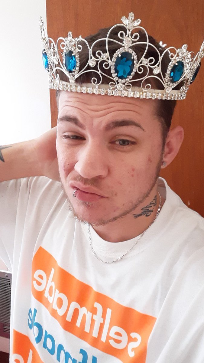 KingJ6_19's tweet photo. It's this kings birthday https://t.co/eDXVWEjyB2