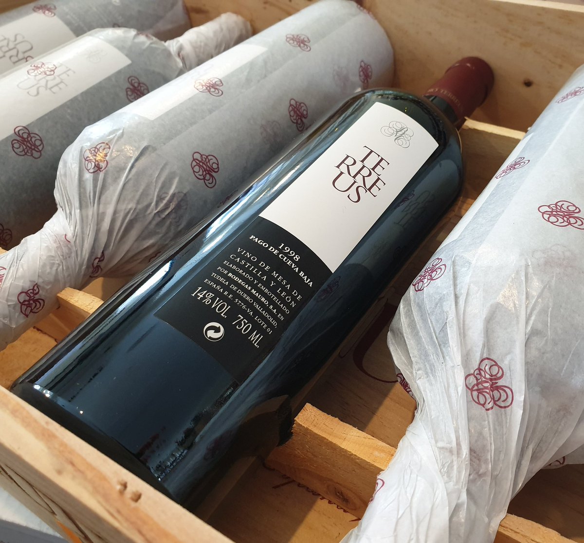 CWC_Richmond's tweet photo. Terreus 1998 has just arrived. Great addition to our Spanish portfolio.
#terreus #redwines #spainwine #richmonduponthames #citywinecollection #weekend https://t.co/ObTQdRgQKa