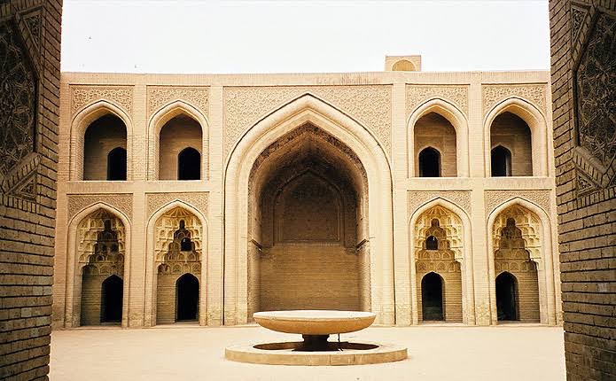 muswibhere's tweet photo. The House of wisdom (بيت الحكمة), Baghdad was once the intellectual power center of the world. From mathematics, alchemy to astronomy. The Mongols later destroyed the library and they say the River Tigris’s water ran black from the ink of manuscripts. @LostIslamicHist
#muswib https://t.co/kRo9mbrPWF