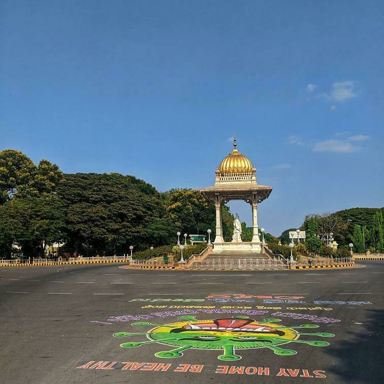 MasthMysore's tweet photo. Corona Virus warns city road users to Stay at Home!
PC: @the_avinasha
#Mysuru #Mysore #MysorePhotography #MysuruPhotography #StayAtHome #LockDown #MysuruStreets https://t.co/AbAkNsVU3F