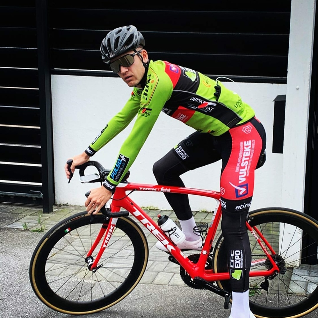 EFC_LR_VULSTEKE's tweet photo. Onze renners blijven gemotiveerd trainen ondanks deze onzekere tijden π
#keepyourdrive #grintaforbjarne #makevergeyours
@vergebelgium
@trekbikesbenelux https://t.co/PD7TrZiUB8