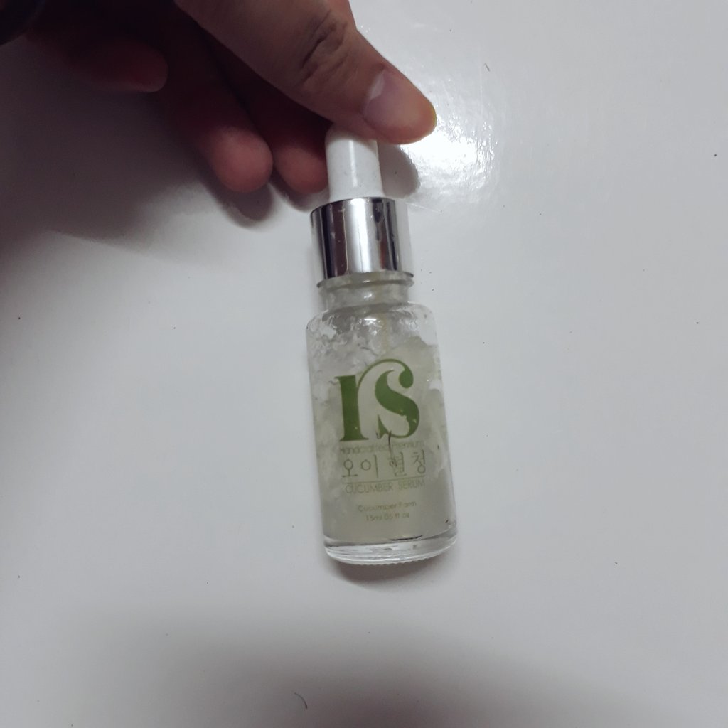 P3: RS Teamon Serum - idk what to feel abt this. The texture buat i turn off. It should be a little more liquidy kalau nk letak dlm botol mcmtu. But the results are nice tho  idk. Mixed feelings la!