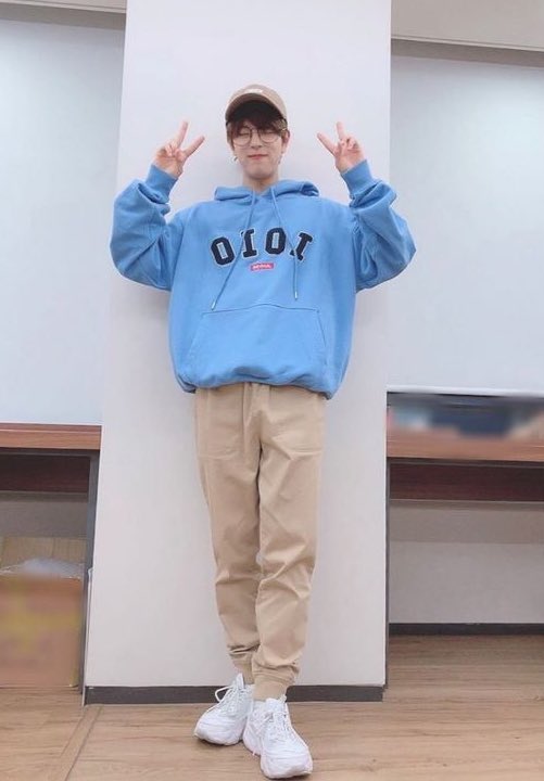 i mean blue is literally seungmin’s color he looks extra soft in blue i love seungmin in blue