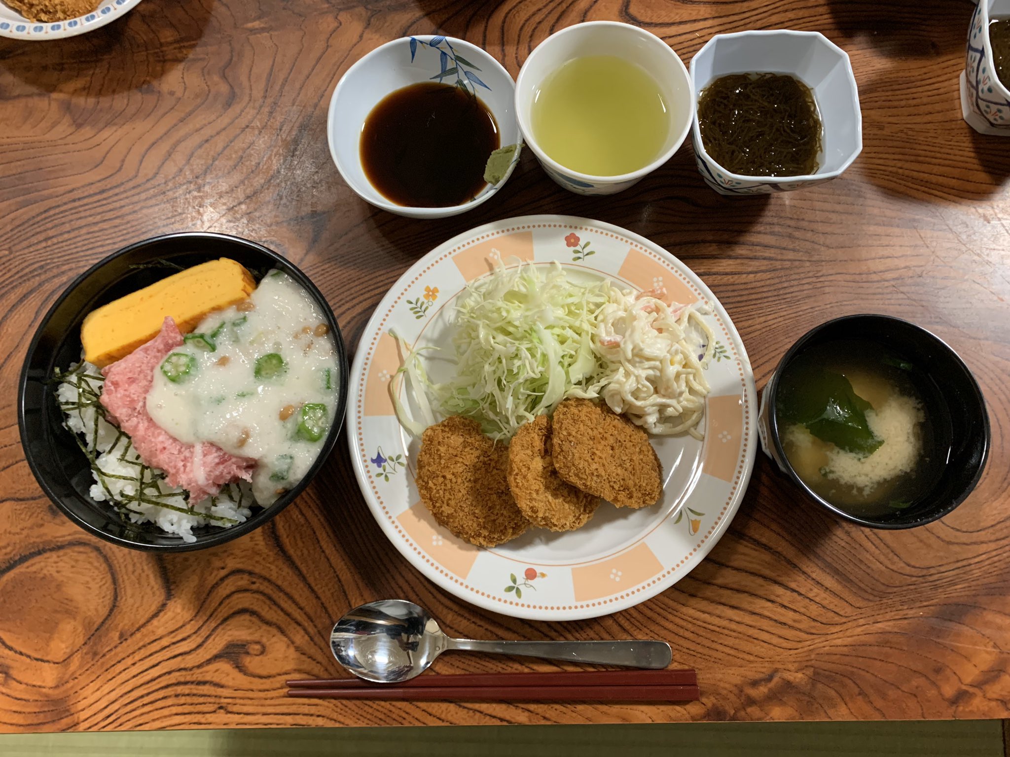 Twitter 上的 浜松開誠館フットボールクラブ 浜松開誠館 寮通信 開誠館の寮飯 選手の身体を作るのは 日々の練習と食事です 他府県から来ている選手が 普段寮で食べている献立になります 食事もトレーニングの一環です 破天荒 高校サッカー