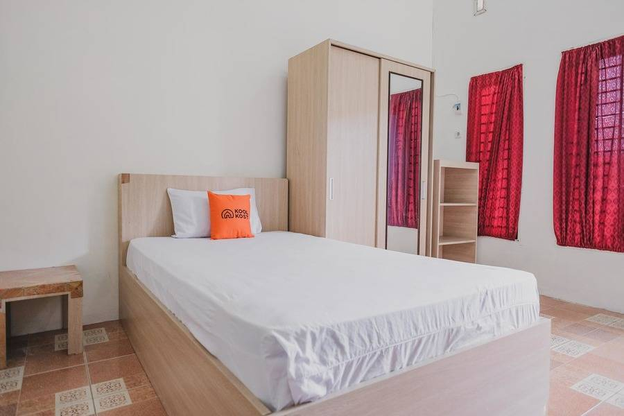 Kost pasutri Medan Selayang. Dekat Asrama Haji, Titik Fokus, dan berbagai perguruan tinggi di Medan. Fasilitas: Wi-Fi gratis, Kain Bersih, Pembersihan Reguler, Lemari Pakaian Pribadi, Air Minum, Area Merokok, Area Parkir, dan Binatu kost.co/28558 #kostmedan #sewakost