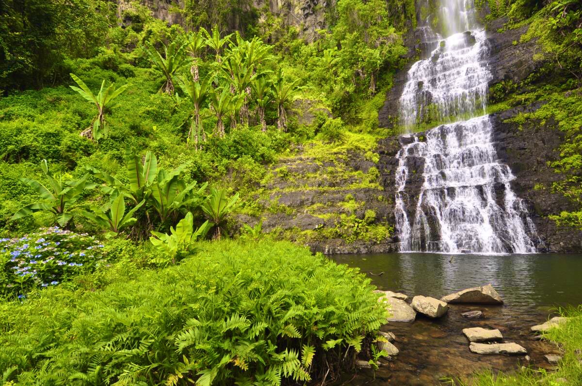 Bridal Veil Falls Aptly named, the falls are a marvel. It’s Mother Nature showing off how she can make things beautiful. You can just stand in front of them watching with awe, climb up the steep cliff, sunbath or have a dip in the natural pool at the bottom of the falls.