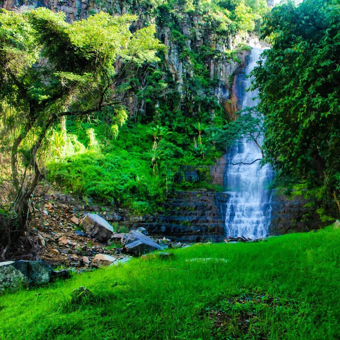 Bridal Veil Falls Aptly named, the falls are a marvel. It’s Mother Nature showing off how she can make things beautiful. You can just stand in front of them watching with awe, climb up the steep cliff, sunbath or have a dip in the natural pool at the bottom of the falls.