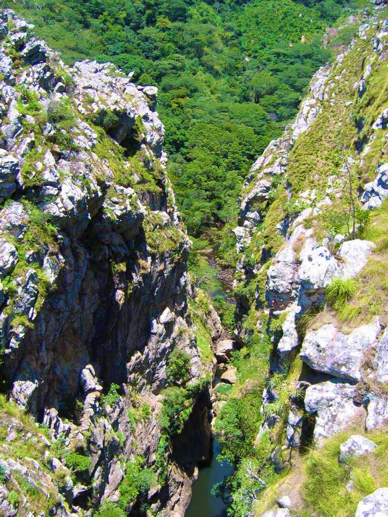 Musapa Gorge For explorers! Go out and see nature, it’s buckles and folds, relief and physicality, at the Musapa Gorge. Watch as the Musapa River flow through the mountains, carving vends and stretches. This phenomenon is the source of Chimanimani’s name according to some.