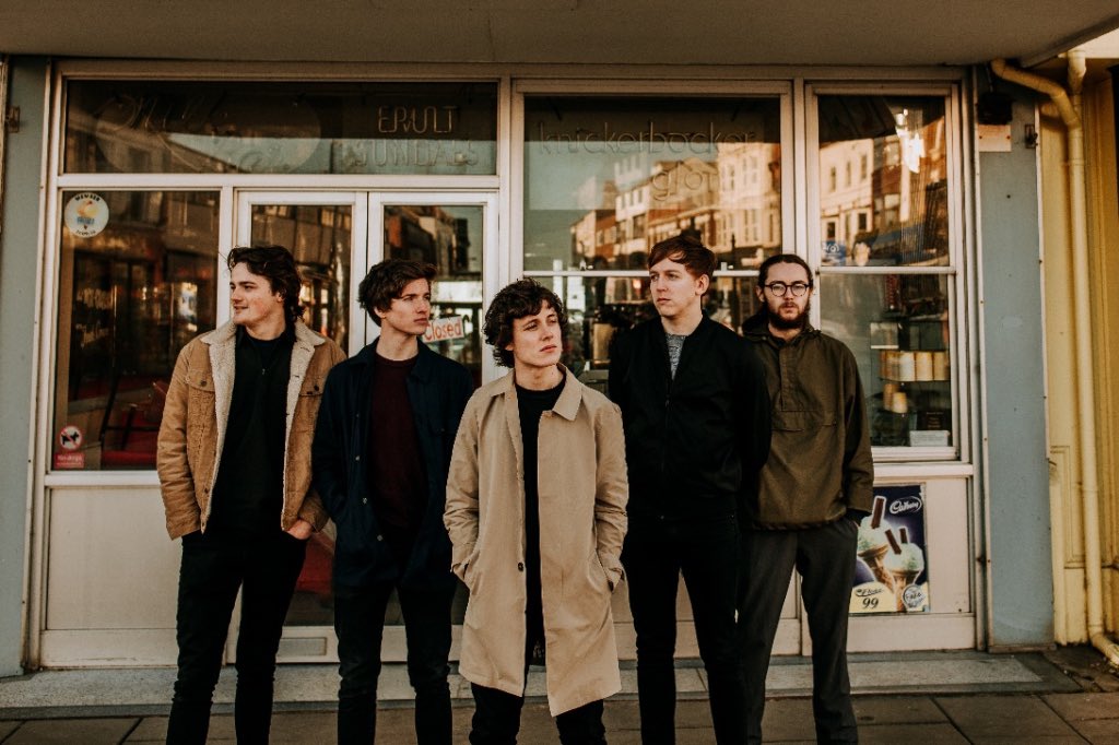 .<a href="/FEVERBANDUK/">Fever</a> release blazing new single, ‘Electric’

littledoseofindie.com/2020/04/03/fev…