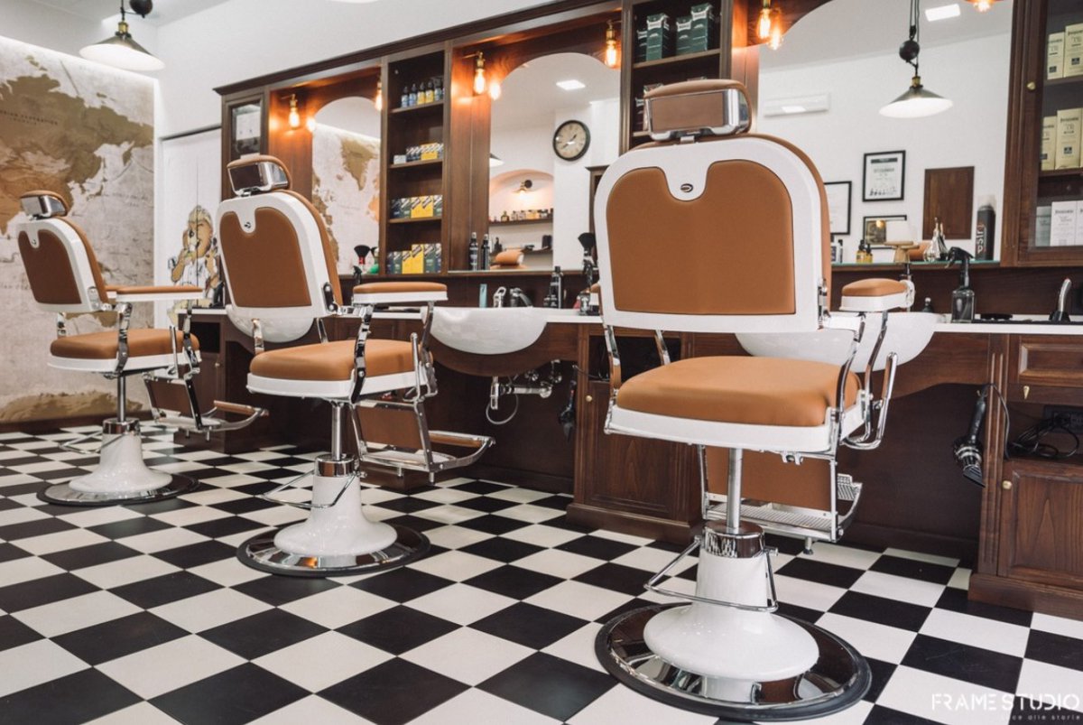 #Malettiintheworld
Another Italian masterpiece furnished with #Maletti's #Zerbini barber chair: La barberia di Sicilia in Messina.
A unique and vintage style where comfort meets design!

#Malettigroup #professionalfurnishing #design