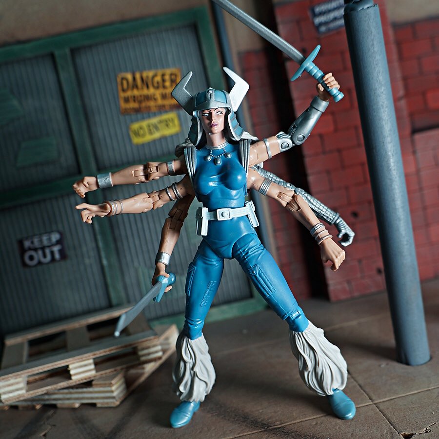 During this time of quarantine, I thought it might be fun to do reviews on some older Marvel Legends!  Today I am tackling Spiral from the Red Hulk BAF wave.. At youtube: youtu.be/YJMxdwdjtcI ....or at my blog with a picture gallery: actionfeatures.net/2020/04/toy-ta…