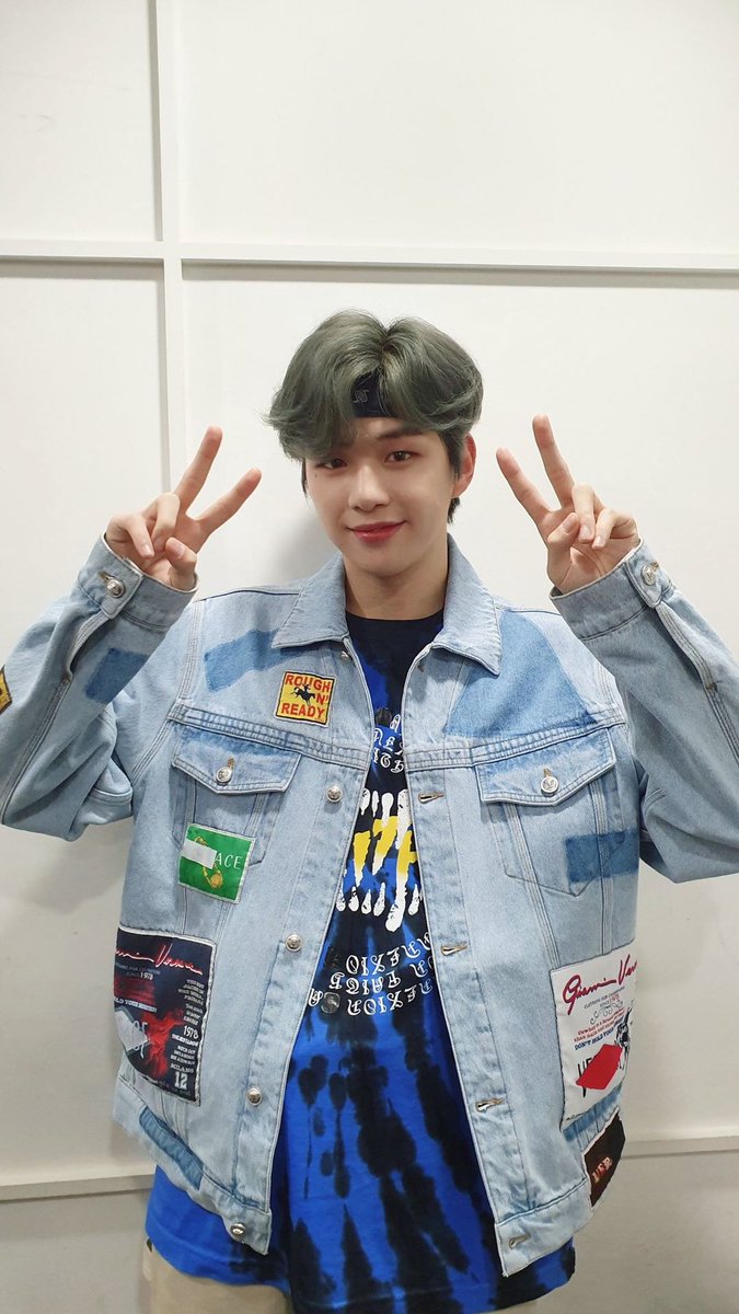 #2U2ndWin
#강다니엘_뮤직뱅크_1위_축하해 
#끼네스촌 
#알러뷰소머취 
#헤어밴드 
#반바지 
#보드1위공약 
#투유챌린지 
#보드 
#펩시