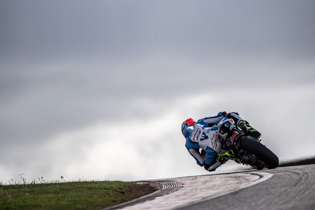 TRACK AIRBAG | We present top-class suits with the integrated TECH-AIR® electronic airbag system. The system was developed by the Italian company Alpinestars, drawing on extensive road and race experience.  psihubik.cz/en/airbag-suit…