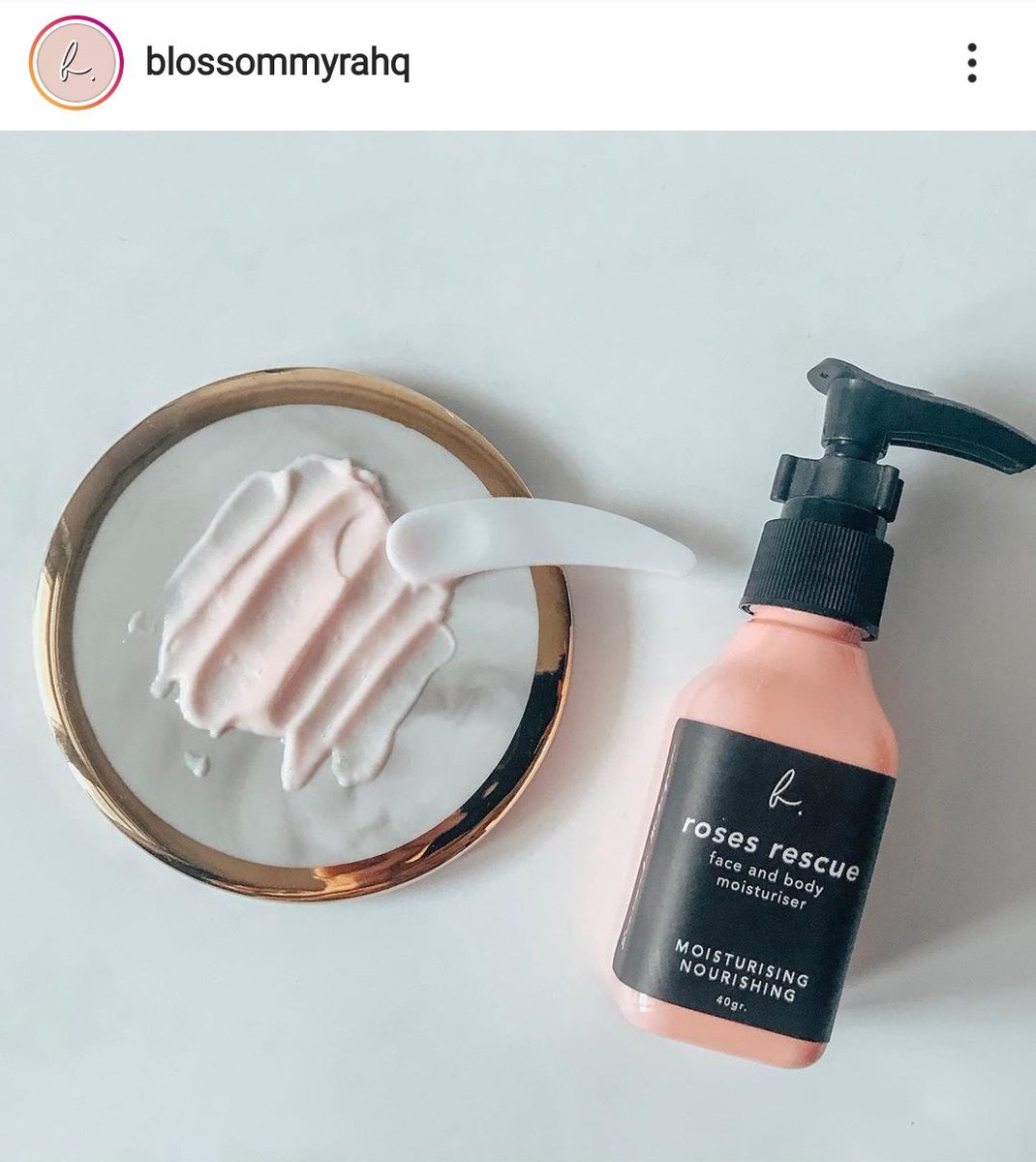  @blossommyra punya moisturizer because pinkkkk. Kak  @iffahs_ suka cream ni so cam lagi intrigued nak try. Suka packaging dia. Cute. And did i mention that it is pinkkkkk 