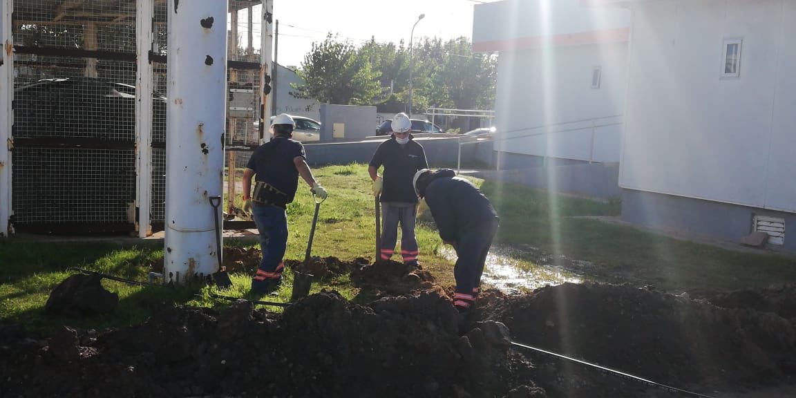 PRENSAOSSE's tweet image. 🔰#Ahora OSSE realiza su aporte en la construcción del #HospitalModular de MDP: estamos ejecutando una conexión de agua para que avance la obra. @munimardelplata @gmontenegro_ok