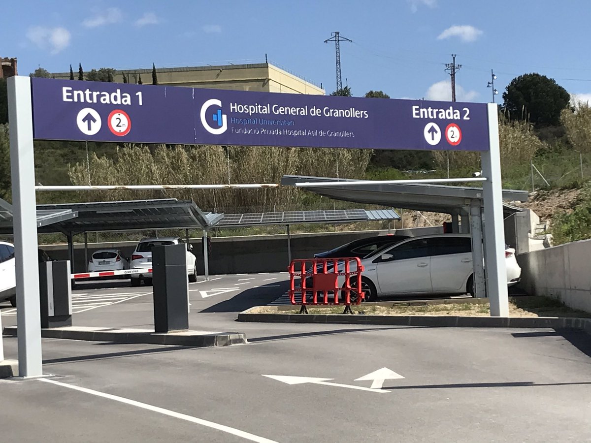 Marta_Sibina's tweet image. Les infermeres no som heroïnes. Som obreres. I ens passem 15 minuts buscant aparcament gratuït perquè la Direcció del nostre centre no vol pujar la barrera del parking que té places per totes.
El meu avi, que en pau descansi, diria: ‘Cornut i a sobre a pagar el deute’