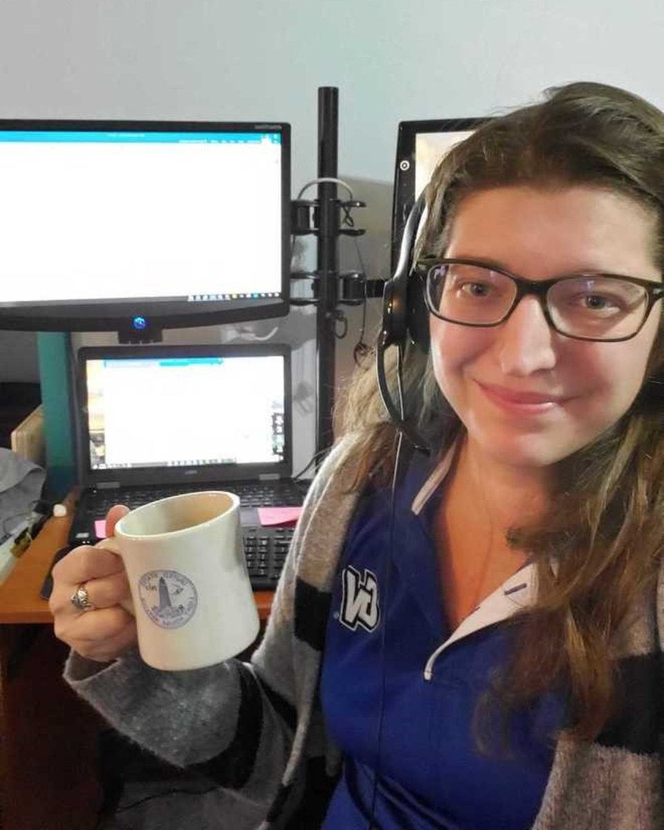 gvsucomputing's tweet photo. Mary Nuznov, PCEC Advisor, has a pretty awesome home office set up. #justsaying #pcecadvising #WorkLikeALaker https://t.co/5iH4wFTdph