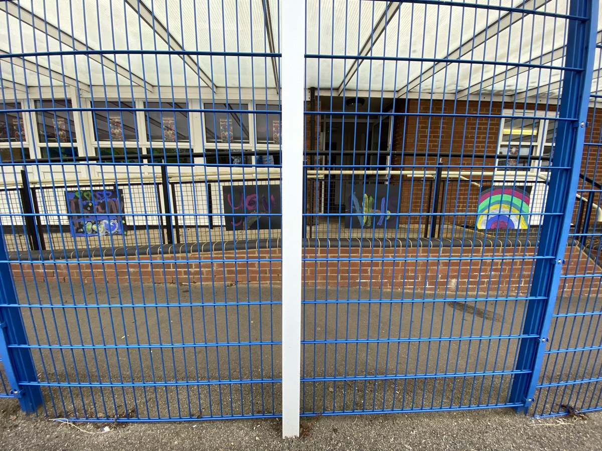 FSpeechie's tweet photo. @CNWLNHS @CNWLPeople @MKHospital It’s tricky to read through the safety fence, but the children and staff of White Spire School in Bletchley would like to say Thank you to the NHS.  Dusty carpark, though - I got something in my eye at pick up yesterday #NHSclap #NHS #NHSheroes https://t.co/mHXWOI2v8H