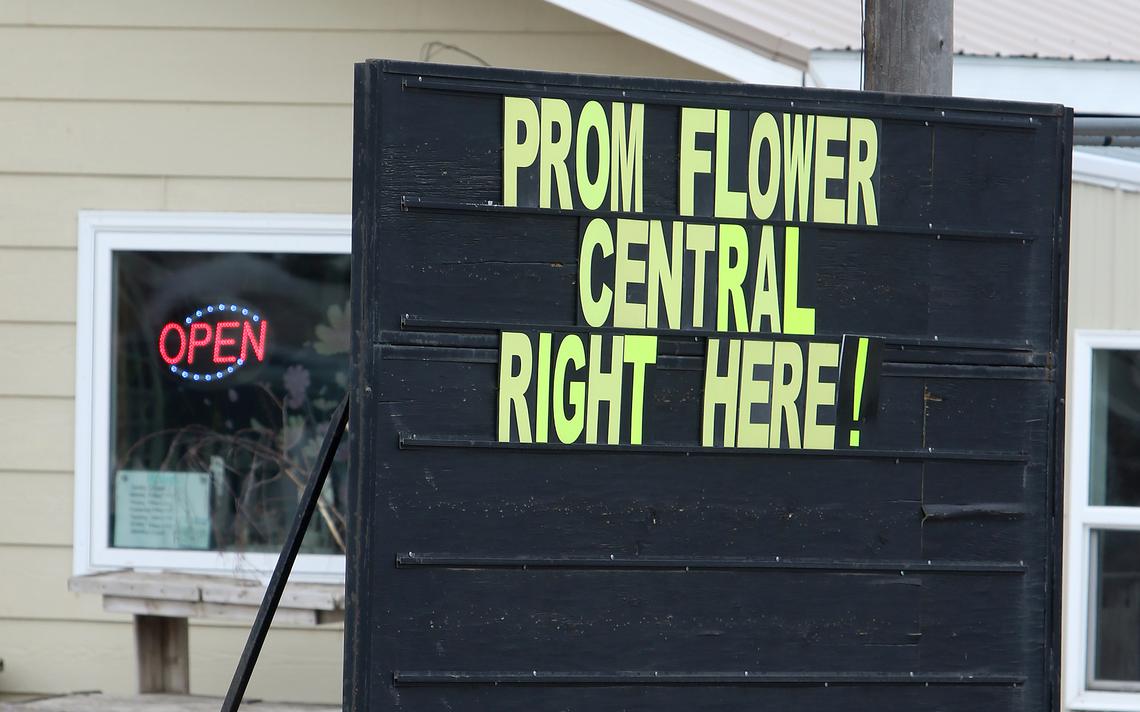 Jamestown prom postponed to traditional date trib.al/ApfQ4He