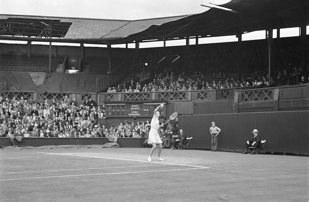 In 1946, The Championships returned with players from 23 nations competing. For the first time, service personnel were used as Stewards which is a tradition that still remains today  6/9 #Wimbledon  #WimbledonMuseum