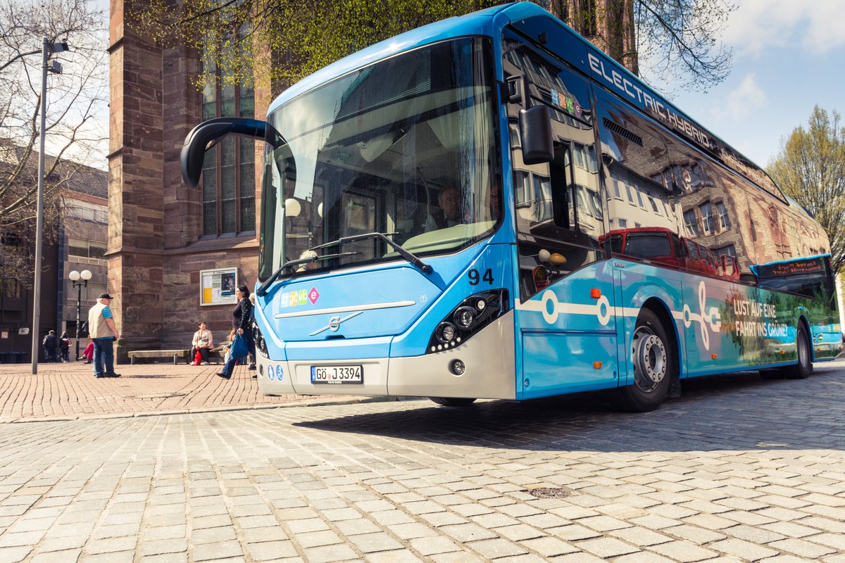 Wann und wo ist die Umstellung von Diesel- auf E-Busse für ÖPNV-Betriebe sinnvoll? Das IKT-basierte Analysetool OmniE soll künftig Auskunft geben und Busflottenbetreibern in ganz Europa Substitutions-Szenarien aufzeigen. 
Weitere Infos unter mowin.net/projekte/omnie/