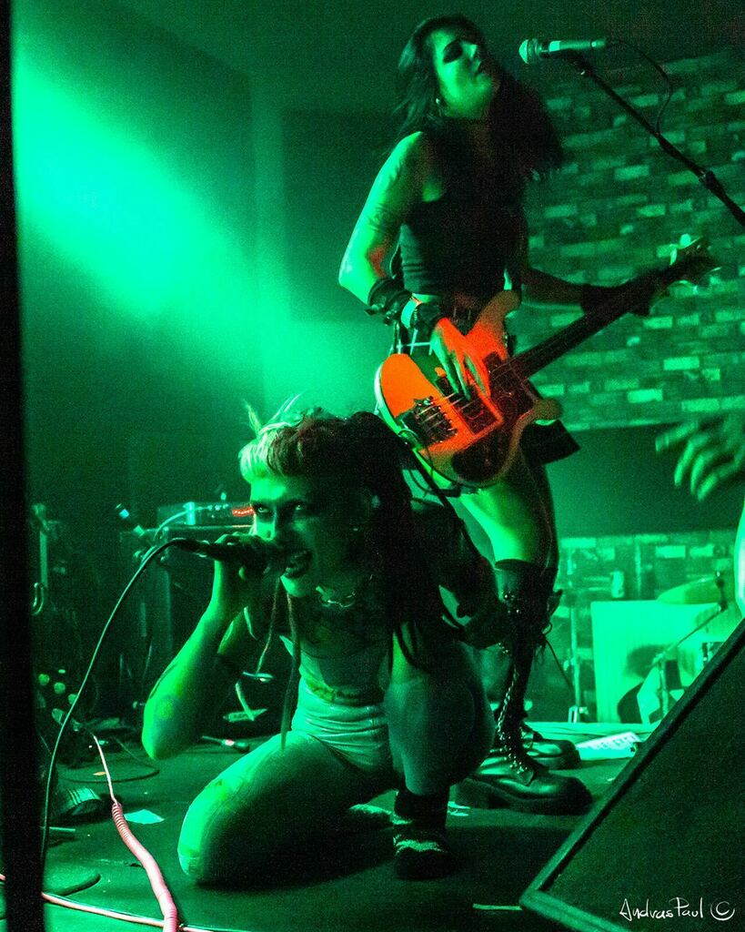 andraspaulcom's tweet photo. Hands Off Gretel @handsoffgretel - @laurentateofficial back at @nambuccalondon #archiveshot #coronaoutbrake #quarantineandchill #stayathomeandcreate
#laurentateofficial #handsoffgretel #punksnotdead #grunge #concertphotography #livemusicphotography #aud… https://t.co/3xdFQZE2Th https://t.co/hthN7ze92J