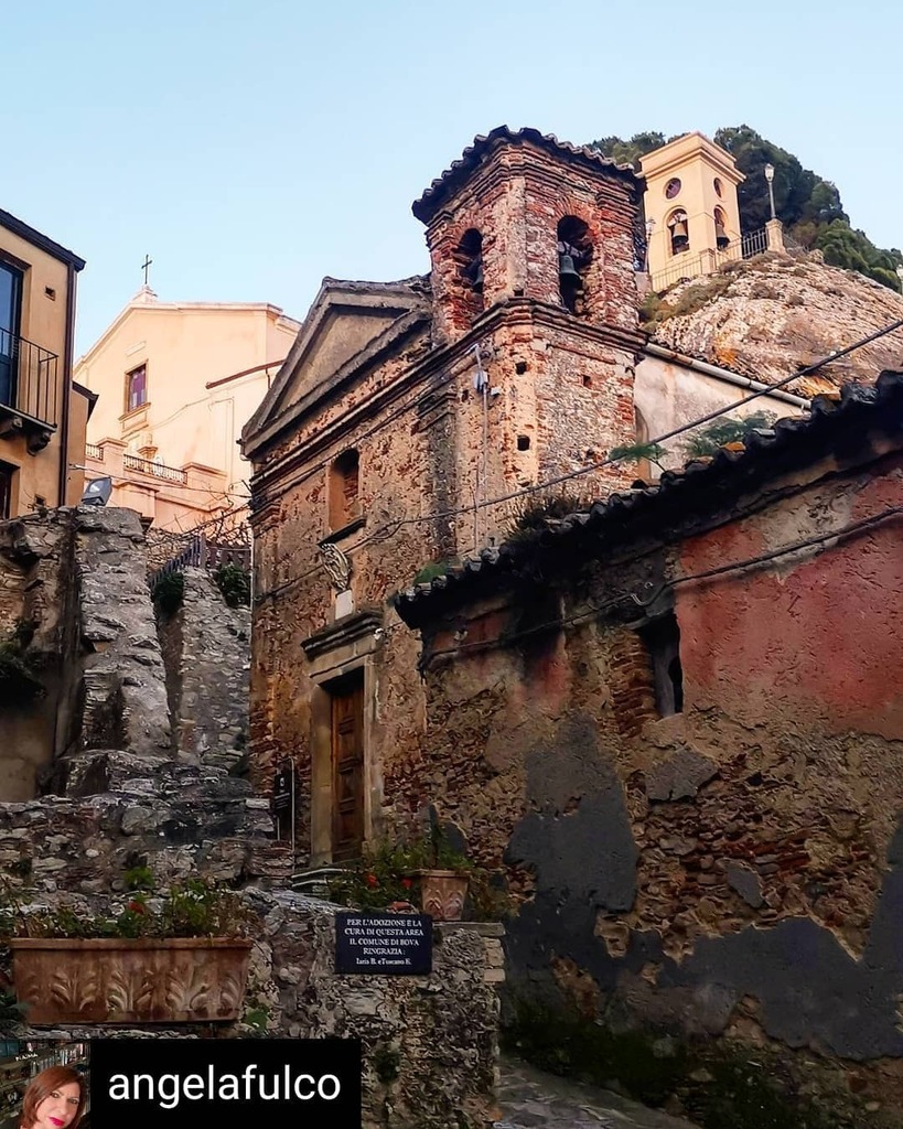 CalabriaTweet's tweet photo. Istantanea dal borgo. Grazie a @angelafulco per questo scatto da Bova (RC)! #bova #bovasuperiore #reggiocalabria #calabriatweet #calabriagreca #calabriagrecanica #chiesa #church #aspromonte #borgo #borghi #borghitalia #calabriadaamare #buonasera #goodeve… https://t.co/oOUs1cYBrN https://t.co/lyk40scDqB
