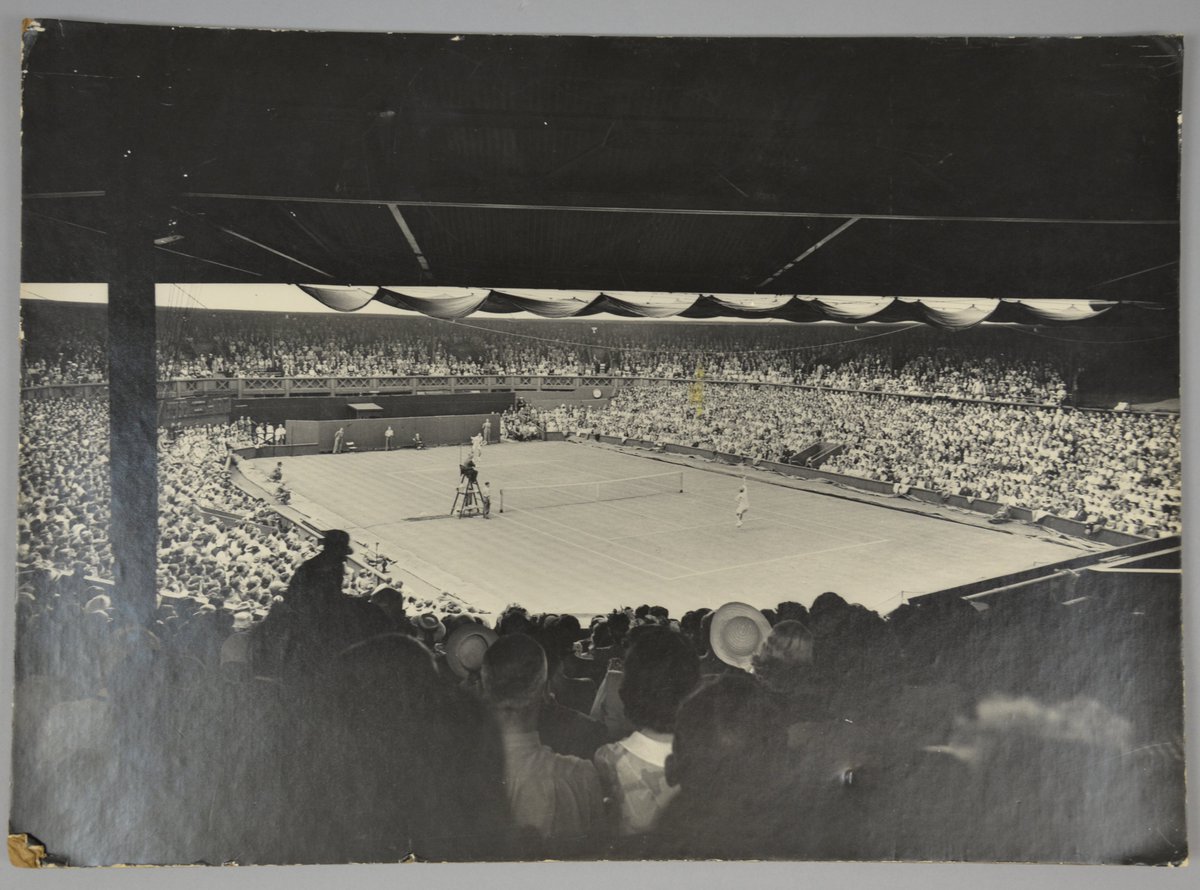 The seven-year break did not affect the popularity of the event, with London Transport announcing a marked increase in passengers travelling by public transport in 1947. A blissful fortnight of weather was enjoyed on the tournament’s return… 8/9 #Wimbledon
