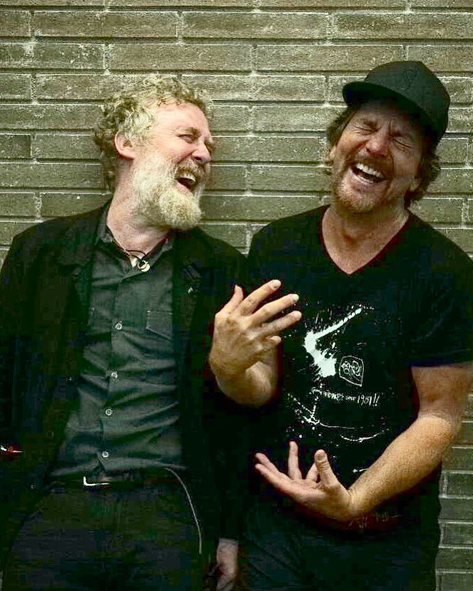 Danny_Clinch's tweet photo. Im going to post some of my photographs of musicians laughing . These make me feel good , maybe they will do the same for you , even for a little bit. Here is Glen Hansard and Eddie Vedder in Barcelona  . Pass em on ! #musicismedicine #laughteristhebestmedicine #dcxarchive https://t.co/47otRQN5kX