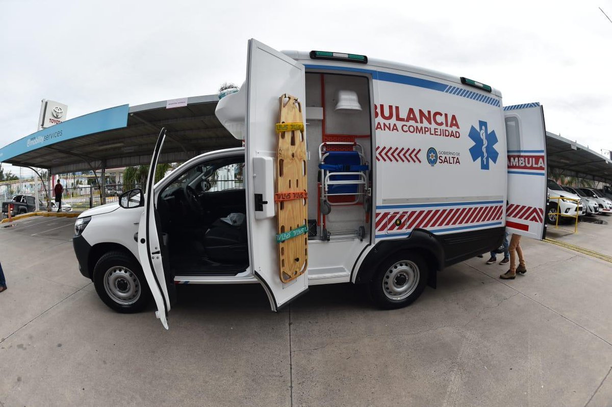 GustavoSaenzOK's tweet photo. Entregaremos seis ambulancias de mediana complejidad a distintos hospitales del interior de la provincia. Estamos trabajando para fortalecer el sistema de salud y brindar soluciones efectivas a las necesidades de la gente. La salud es nuestra prioridad. https://t.co/DOrUGIUqoa