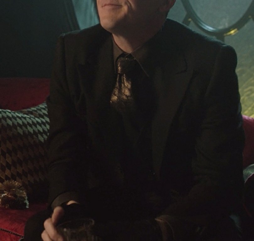 Oswald Chesterfield Cobblepot Іn Details: A Thread