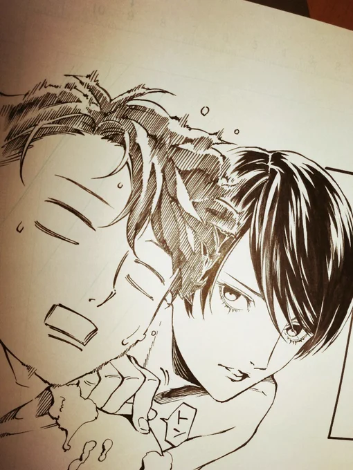 『P5 メメントスミッション』第2巻の原画祭り(?)、本日は喜多川祐介氏の魅力に大接近。祐介を描くポイントは"T"を描く眉と鼻、そして前髪だそう! 右は第11話のカットなのですが、彼の名刀のように冴えた美しさを表現するため、ロクロ君は慎重にペンを入れています✑
#ロクロ先生のアナログ原画 