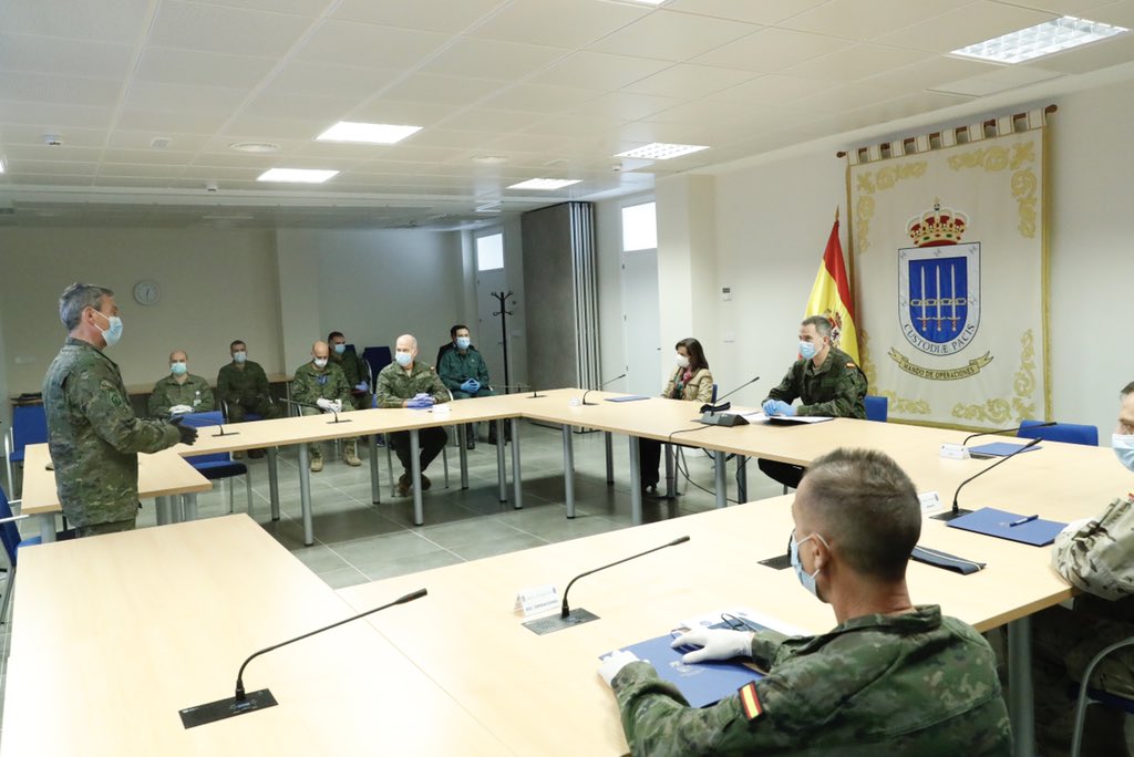 CasaReal's tweet photo. El Rey transmite el agradecimiento del conjunto de la sociedad española a las Fuerza Armadas por su tarea en la crisis sanitaria del #COVID19 y les anima a proseguir sin descanso en esa tarea allá donde se les necesite. #OperaciónBalmis #Launiónhacelafuerza @Defensagob @EMADmde https://t.co/VBdcFrO5mv