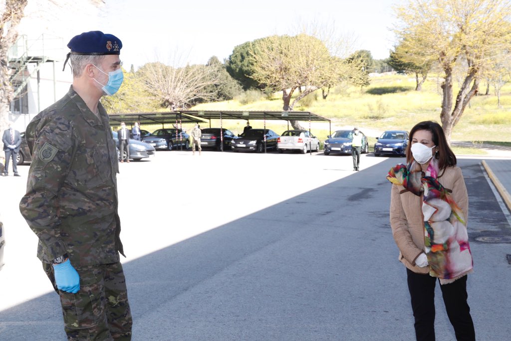 CasaReal's tweet photo. El Rey transmite el agradecimiento del conjunto de la sociedad española a las Fuerza Armadas por su tarea en la crisis sanitaria del #COVID19 y les anima a proseguir sin descanso en esa tarea allá donde se les necesite. #OperaciónBalmis #Launiónhacelafuerza @Defensagob @EMADmde https://t.co/VBdcFrO5mv