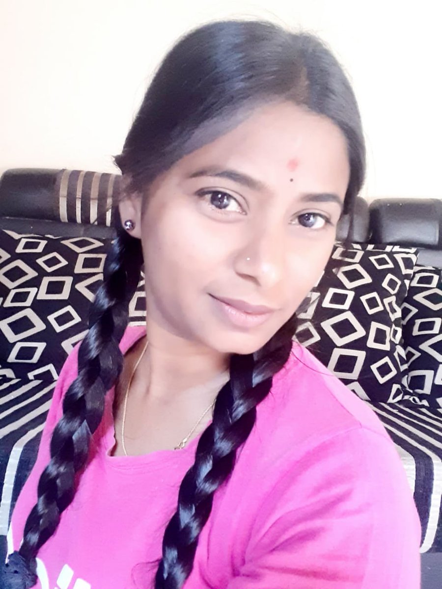 madhuri66049174's tweet image. #Miss school day.#शाळेत असताना केसांच्या दोनवेण्या घालाव्याच लागायच्या नाही, #तर वर्गातून बाहेरआणि #मार मिळायचा शिक्षकांचा #शाळेतअसताना दोन वेण्या बांधणं,म्हणजे सगळ्यात कंटाळवाणं वाटायचं.तेव्हानकोशा वाटणाऱ्या यादोन वेण्या सध्या मात्र या ग्लॅमरस इंडस्ट्रीमध्येखूप प्रसिद्ध होत आहेत