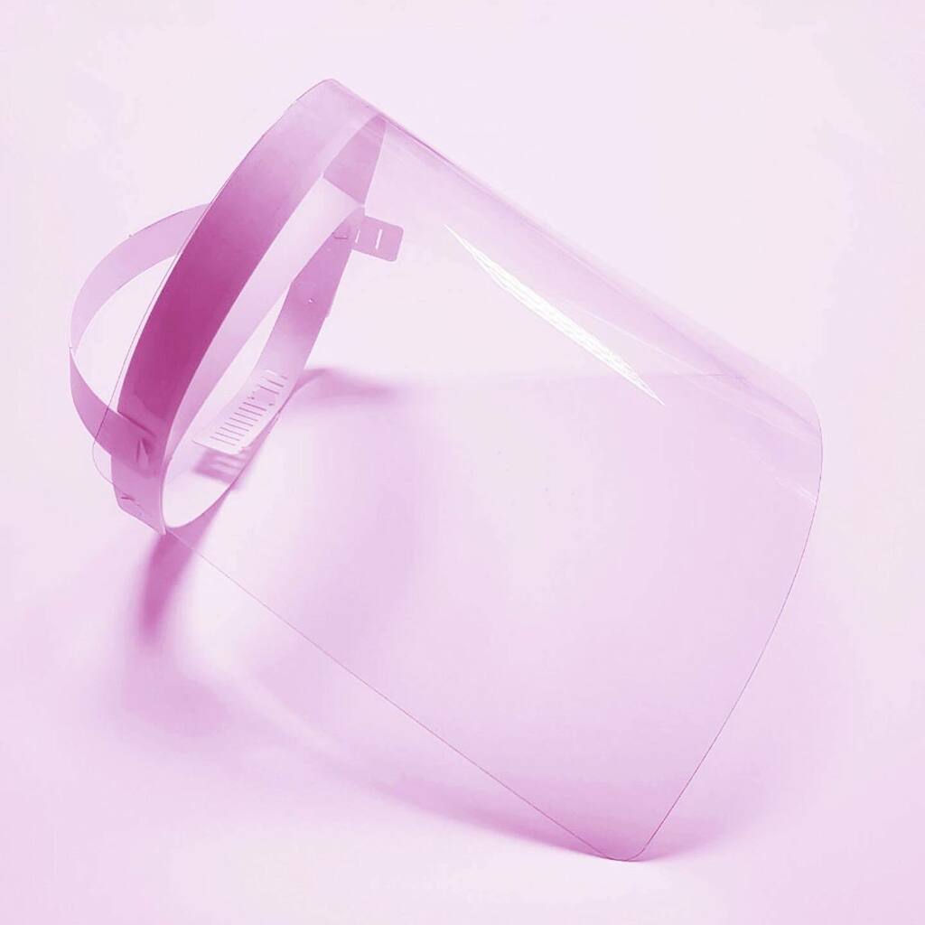 LibreGuard's tweet photo. Somos un grupo de más de 30 personas que hemos fabricado y repartido cerca de 5.000 máscaras para el personal sanitario que lucha contra la Covid19. Son muchas, pero no suficientes. Nos ayudas? https://t.co/Rxb4fYteQ4  #LibreGuard #recortesnuncamas  #som https://t.co/Iwd6WL8eSE