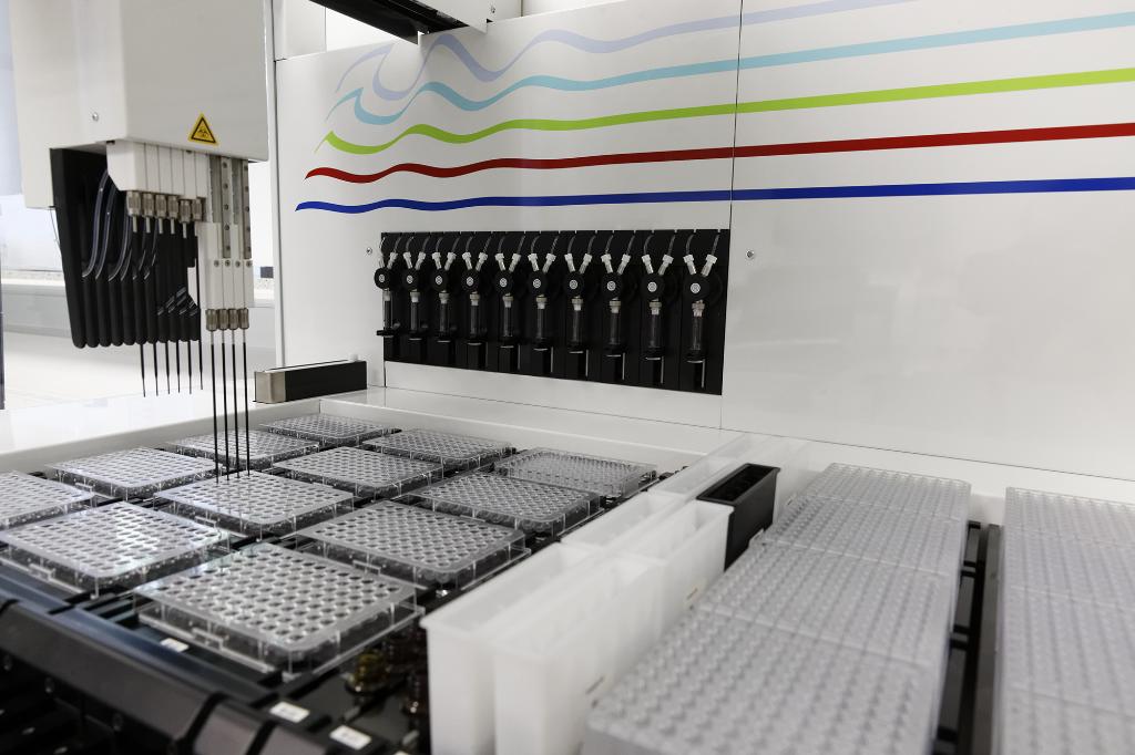 RevvityInc's tweet photo. Our employees have been working around the world as we continue to the fight against #COVID19. Check out our colleagues in Lübeck, Germany purifying antigen, packing test kits, and maintaining quality control using an ELISA kit. Learn more here: https://t.co/UJQoktBMrO https://t.co/V9F7XbziV8