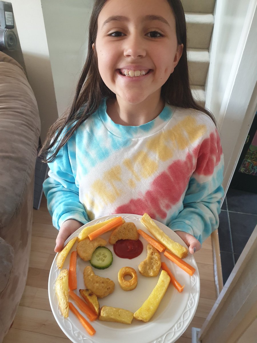 hannie_1024's tweet photo. Ellia's food face has some fantastic hair, and her brother didn't want to miss out on the challenge! Sorry it's a day late....🤦🏻‍♀️@CotteridgeS https://t.co/t3efqkCLqv