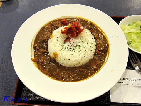 @KSUWABE 左の画像たまにやります！
カレールーだけ冷蔵保存してたルーだけ温めたいときに先にルーだけレンチンして後からホカホカのご飯を真ん中に乗せるてきな！！！
これ調べたら逆バージョンもあったので載せておきますね 