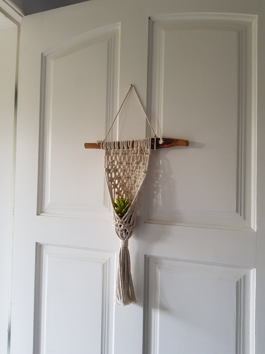 osanamacrame's tweet photo. A minha casa está cheia de Macramê.  É uma paixão!
#FicaEmCasa 
#macrame 
#macrameosana 
#macramebrasil https://t.co/HTaCpYbFDI